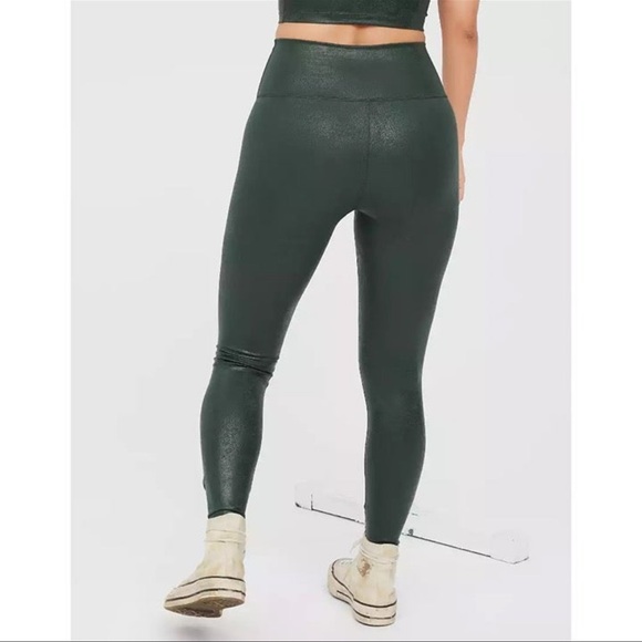 Aerie crackle legging in green - Picture 2 of 4
